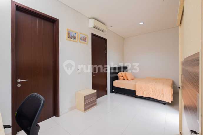 Dijual Rumah Siap Huni 3 Lantai Di Regentown Area BSD