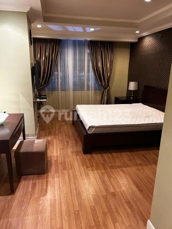 Dijual Apartemen Istana Sahid Luas 173m2 Lantai 8 Semi Furnish 3+1 Kt