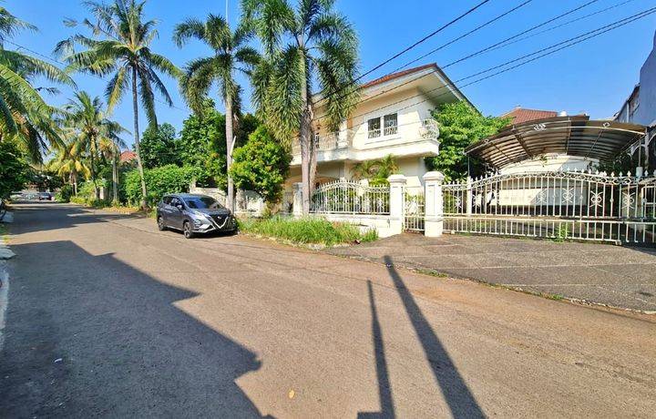 Cibubur Taman Laguna, Row Jalan 3 Mobil, Shm, 2.lantai, Unfurnished