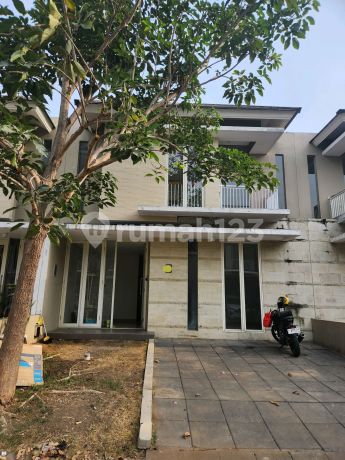 For Sale Well-Maintained Citraland Greenlake Surabaya House Ready to Occupy For Sale Well-Maintained Citraland Greenlake Surabaya House Ready to Occupy