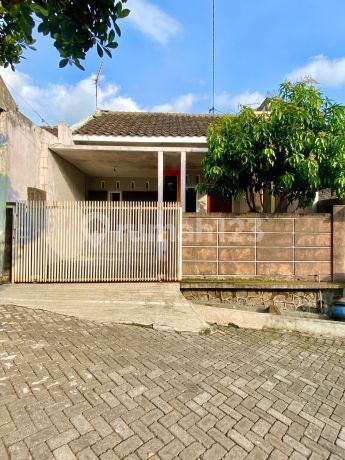 FLASH SALE SUDAH RENOV Rumah Mininalis Riverside Blimbing Malang Kota Fasad Dpn Ciamik Interior Lapang 600jtan FLASH SALE SUDAH RENOV Rumah Mininalis Riverside Blimbing Malang Kota Fasad Dpn Ciamik Interior Lapang 600jtan