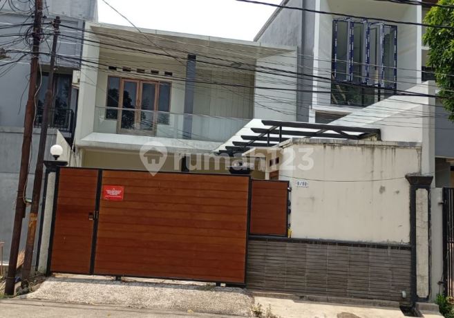 Rumah 2 Lantai Luas Tanah 295 di Villa Arteri Kebon Jeruk, Kelapa Dua