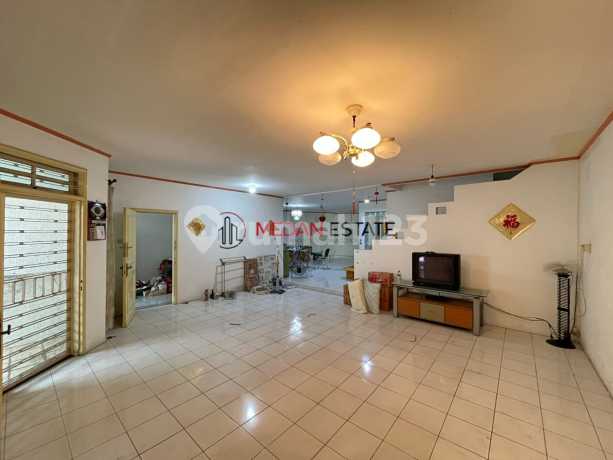 Di Jual Villa di Komplek Taman Polonia 3