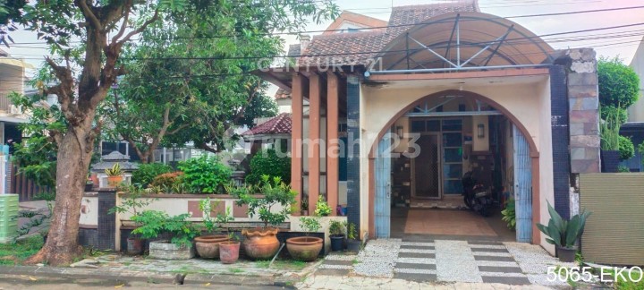 Beautiful House With a Lush Garden In Benda Baru Pamulang