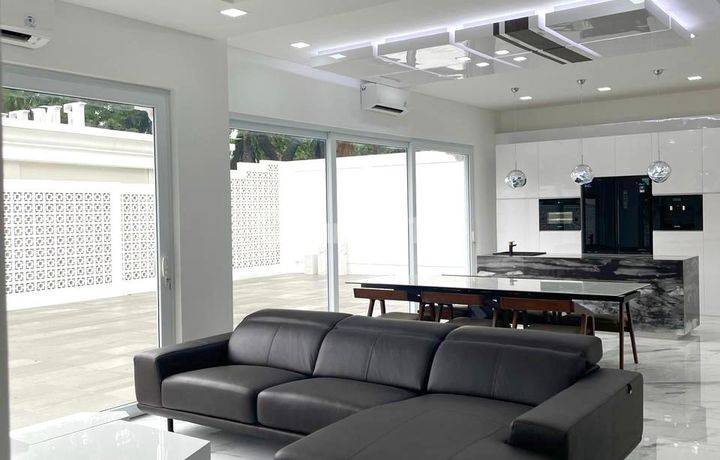 Rumah Mewah ,siap Huni Semua Baru ,Di Cluster Emerald Mansion