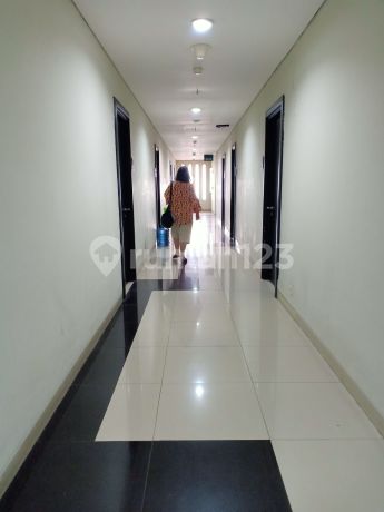 Jual Apartemen Nifarro Park Baru Semi Furnished dekat ke Gatot Subroto. Sisi jalan raya Jual Apartemen Nifarro Park Baru Semi Furnished dekat ke Gatot Subroto. Sisi jalan raya