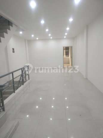 Dijual Cepat Ruko 4 Lantai, Bagus, Siap Pakai di Komplek Ruko Roxy Mas Blok. D, Jakarta Pusat Dijual Cepat Ruko 4 Lantai, Bagus, Siap Pakai di Komplek Ruko Roxy Mas Blok. D, Jakarta Pusat