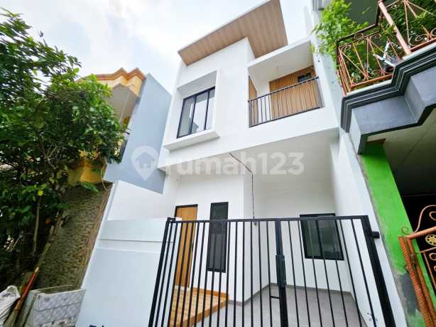 Ada Balkon Rumah 2Lantai Mewah Murah Pondok Ungu Permai