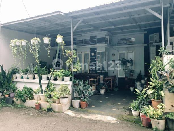Rumah Asri Posisi Hook di Perbatasan Bekasi dan Bogor