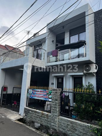 5 Menit ke Stasiun dan Mall, 7 Menit Pintu Toll. Buaran Jaktim 5 Menit ke Stasiun dan Mall, 7 Menit Pintu Toll. Buaran Jaktim