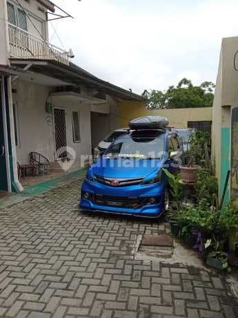 Dijual Rumah Lokasi Bebas Banjir Carport Muat 5 Mobil di Cikunir Bekasi Selatan
