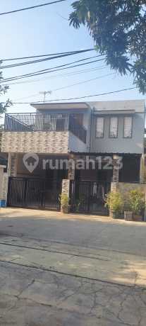 Di jual rmh 2 lantai di taman Titian indah Di jual rmh 2 lantai di taman Titian indah