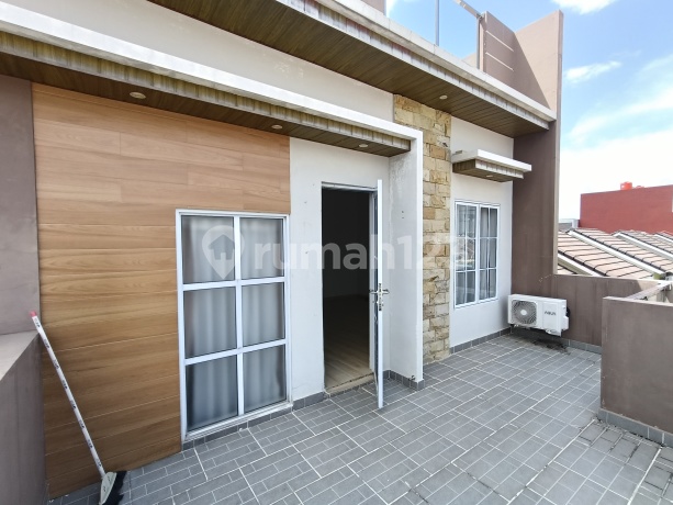 Rumah 3 Lantai Beverly Green Dekat Mega Mall, Botania, Awal Bros & Elisabeth