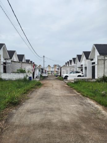 House in Grand Riscon Rancaekek Housing Complex