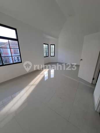 New Town House Fully Renovated Ready to Use