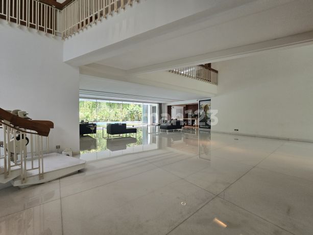 Dijual Cepat Rumah Mewah Lokasi Premium,Lingkungan Aman, Jarang Ada di Simprug Golf ,Jakarta Selatan ( Lm)