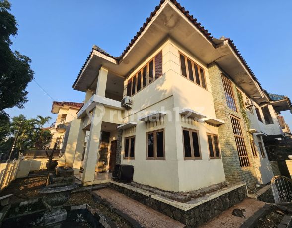 Dijual Rumah di Bumi Pusaka Cinere Hook Depan Taman.