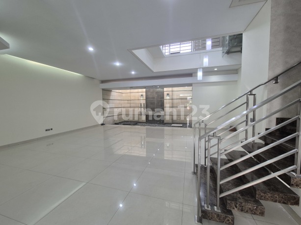 For Sale Luxury House di Kawasan Elite Singgasana Pradana Bandung For Sale Luxury House di Kawasan Elite Singgasana Pradana Bandung