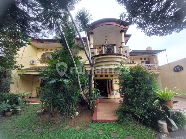 Rumah Besar dan Luas di Villa Pertiwi Depok Rumah Besar dan Luas di Villa Pertiwi Depok