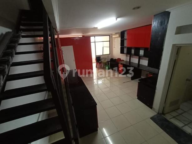 Ready-to-Use Shophouse with SHM in the Gateway Apartment Area, Cicadas, Bandung Ready-to-Use Shophouse with SHM in the Gateway Apartment Area, Cicadas, Bandung