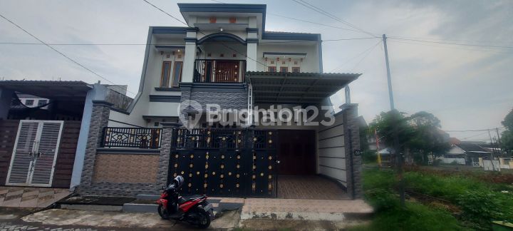 Rumah Mewah 2 Lantai Siap Huni. di Sooko. Mojokerto