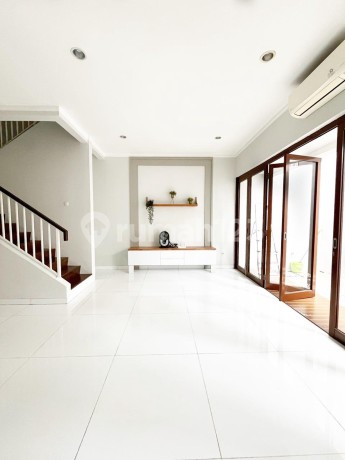 Rumah Modern 2 Lantai di Discovery Conserva, Bintaro Jaya Sektor 9 – Desain Eksklusif, Lokasi Premium Rumah Modern 2 Lantai di Discovery Conserva, Bintaro Jaya Sektor 9 – Desain Eksklusif, Lokasi Premium