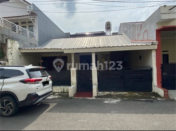 Selling Strategic House in Migas Complex, Srengseng, Kembangan, West Jakarta Selling Strategic House in Migas Complex, Srengseng, Kembangan, West Jakarta