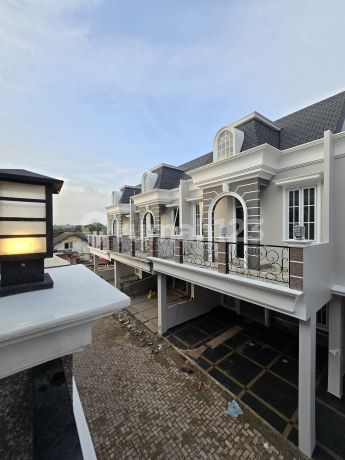 DIJUAL RUMAH 2LANTAI ,siap huni , lingkungan aman Jagakarsa DIJUAL RUMAH 2LANTAI ,siap huni , lingkungan aman Jagakarsa