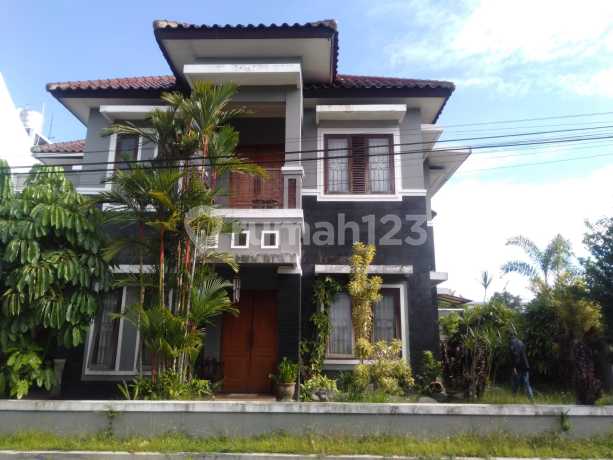 Rumah Tinggal 2 Lantai Dalam Perum. Kemala Regency