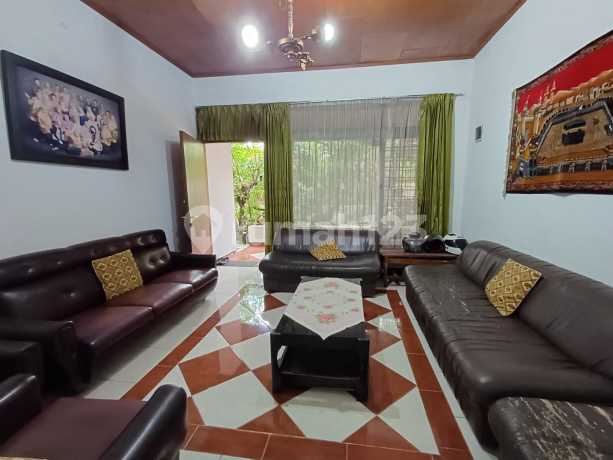 Classic Large House in Batununggal Bandung Classic Large House in Batununggal Bandung