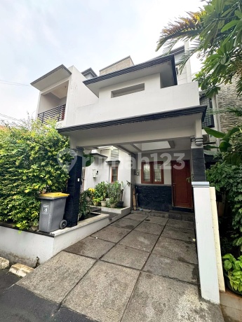 Rumah 2 Lantai Cantik Siap Huni di Gardu Asri Kramat Jati Rumah 2 Lantai Cantik Siap Huni di Gardu Asri Kramat Jati