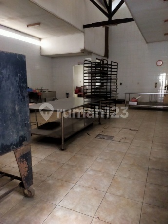 Rumah Ex Pabrik Roti Palasari Bandung
