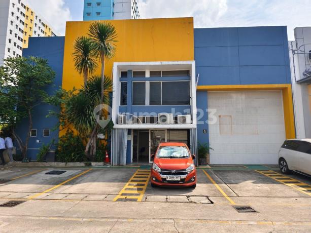 For Sale Ready-to-Use Warehouse in Bizpark 2 Penggilingan Warehouse Complex