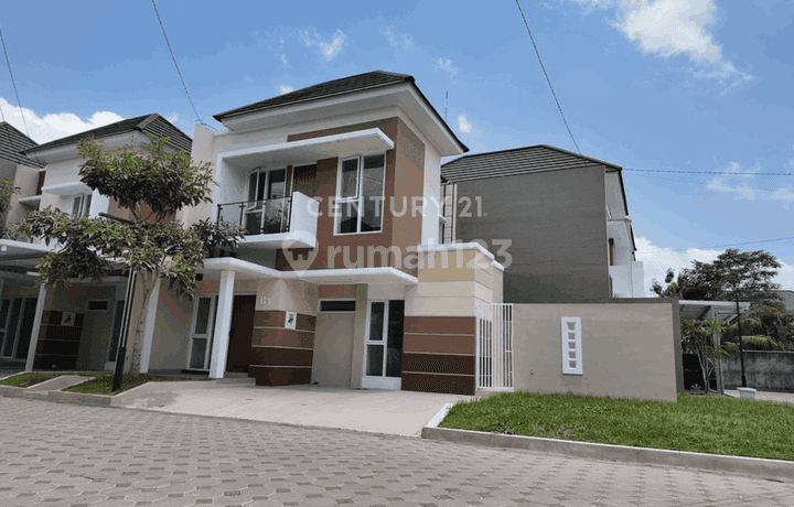 Rumah Hoek 2 Lt  Di Griya Kuantan Banyuraden Cocok Untuk Keluarga