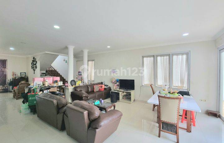 Dijual Rumah Hoek Bentuk Ngantong, Cluster Oleaster, Gading Serpong