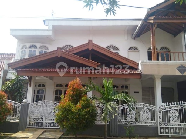 Strategic House with Complete Facilities in the Best Location at Grand Wisata Strategic House with Complete Facilities in the Best Location at Grand Wisata