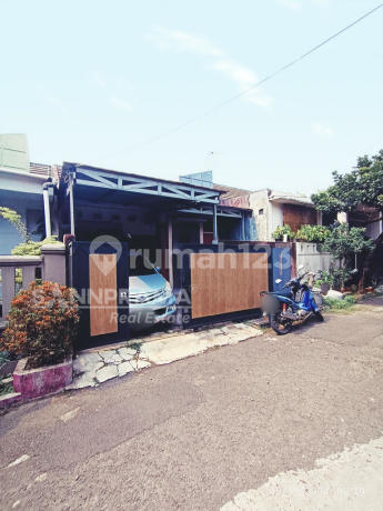 Ready-to-Occupy House Inside Permata Depok Regency Housing, Very Safe and Comfortable with Security at Every Cluster Gate. Ready-to-Occupy House Inside Permata Depok Regency Housing, Very Safe and Comfortable with Security at Every Cluster Gate.