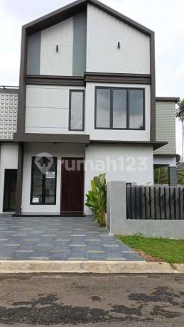 Rumah Hook Fully Furnished Mewah Nyaman, Kolam Renang