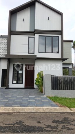 Rumah Hook Fully Furnished Mewah Nyaman, Kolam Renang Rumah Hook Fully Furnished Mewah Nyaman, Kolam Renang