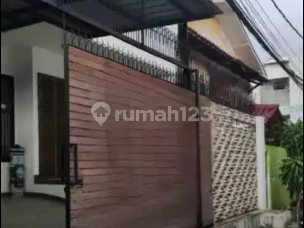 Siap Huni, Rumah 3 Lantai Puri Indah Selangkah Dari Pasar Puri