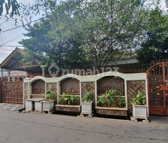 Dream Home & Strategic Location with Easy Access Near Jatinegara Toll & Customs Office – Premium Location! Dream Home & Strategic Location with Easy Access Near Jatinegara Toll & Customs Office – Premium Location!