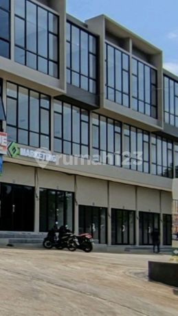 Ruko Tepi Jalan Raya