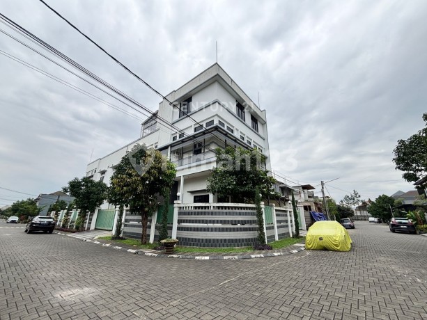 Rumah Lux di Batununggal Lestari Full Furnished Posisi Hoek Rumah Lux di Batununggal Lestari Full Furnished Posisi Hoek