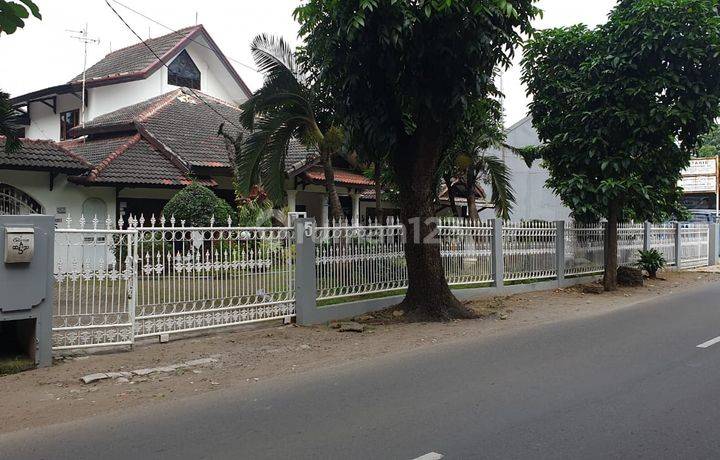 Rumah Besar Bangunan Lama Di Lokasi Strategis Jakarta Timur