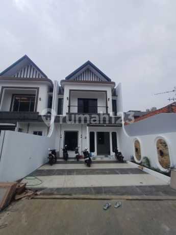 Turun Harga!! Rumah Di Jaksel 2 Lantai Luasss Material Premium Cocok Untuk Gen Z Letak Strategis