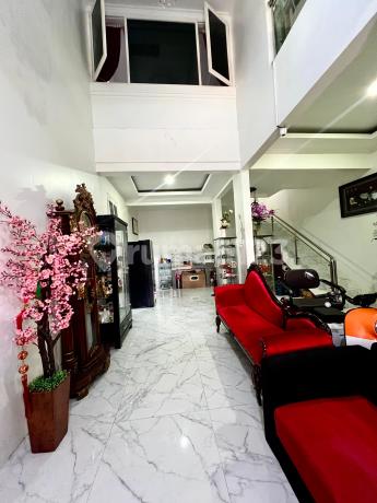 Dijual Rumah 2 Lantai Terenovasi Semi Furnished Termurah Strategis SHM Nego Dijual Rumah 2 Lantai Terenovasi Semi Furnished Termurah Strategis SHM Nego