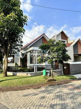 Make the Minimalist House Choice a Hook Position in Cluster One Gate Close to Public Facilities.