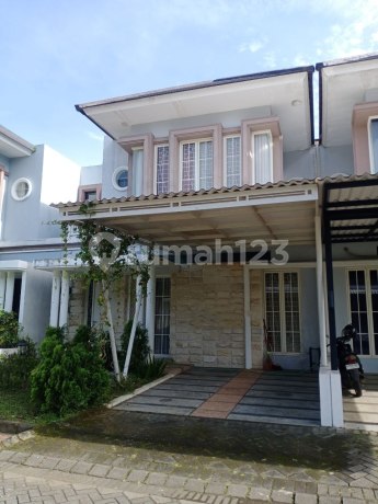 Modern Minimalist House in the City Center Ready to Occupy 2 Floors Within a Cluster