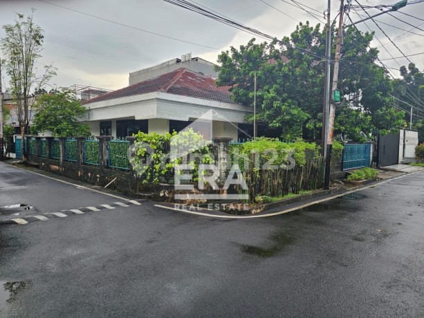 Rumah Luas Posisi Hoek di Cipinang Elok , Siap Huni, Lokasi Strategis , Dekat Imigrasi,Dekat Bassura, Banyak Kuliner