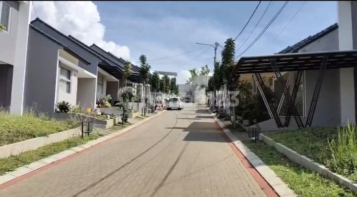 Jual Cepat. Rumah Sangat Terawat di Istana Regency Jatinangor. Rekomen Banget Buat yang Kuliah di Unpad dan Itb.